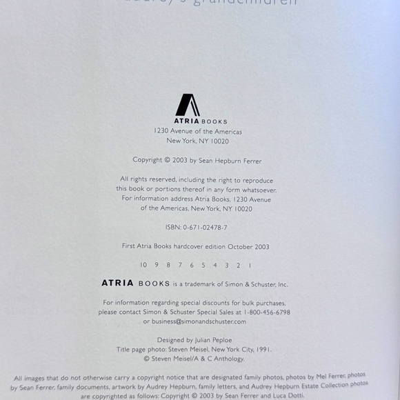 📚Collectors Edition #1003 - Audrey Hepburn, An Elegant Spirit - Hard Cover Book - Picture 13 of 16